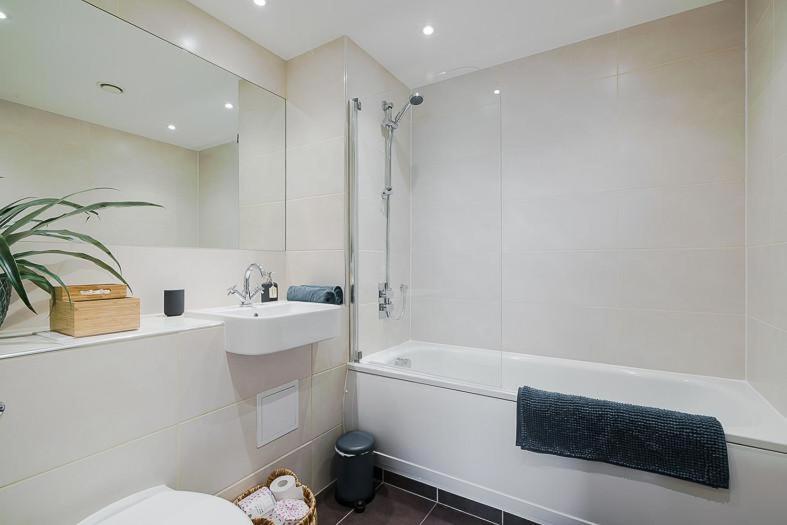 Panorama Apartments By Mesh Accommodation Short & Long Term Lets Ashford For Contractors Or Corporate Stays Exterior photo